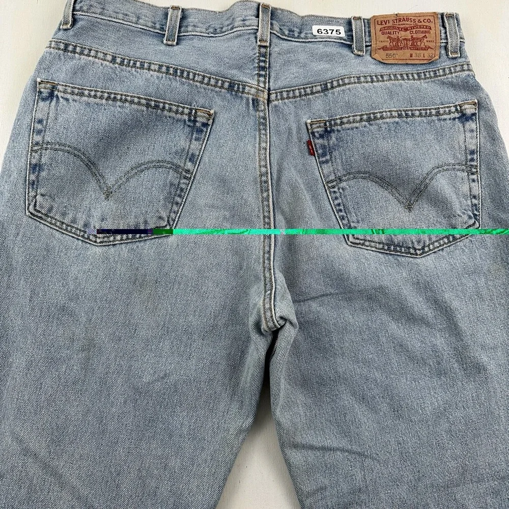 VTG Y2K Levis 550 Relaxed Jeans Mens Fits 37x32‎ Blue Denim Light Wash